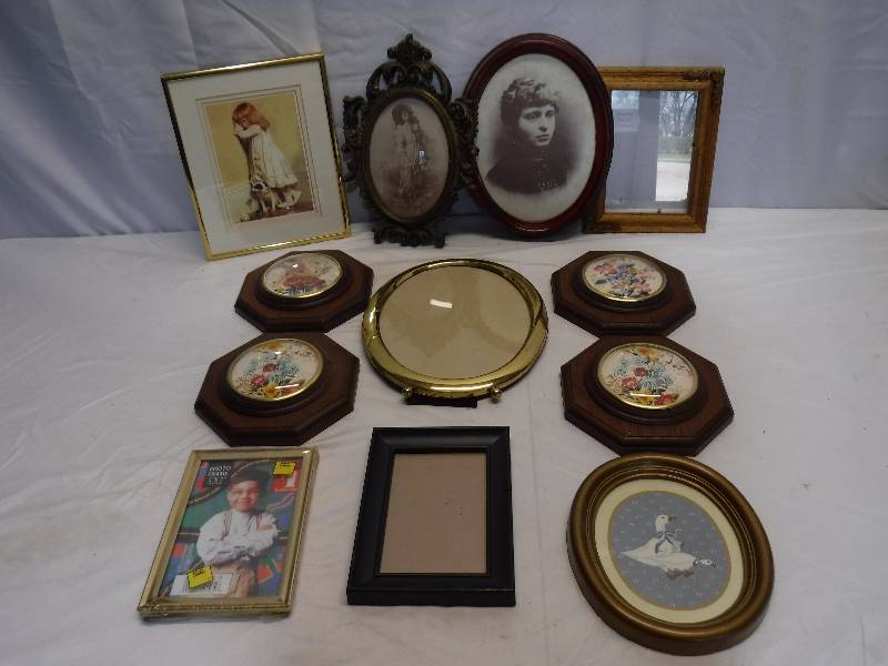lot 1387 image: Artwork and frames lot