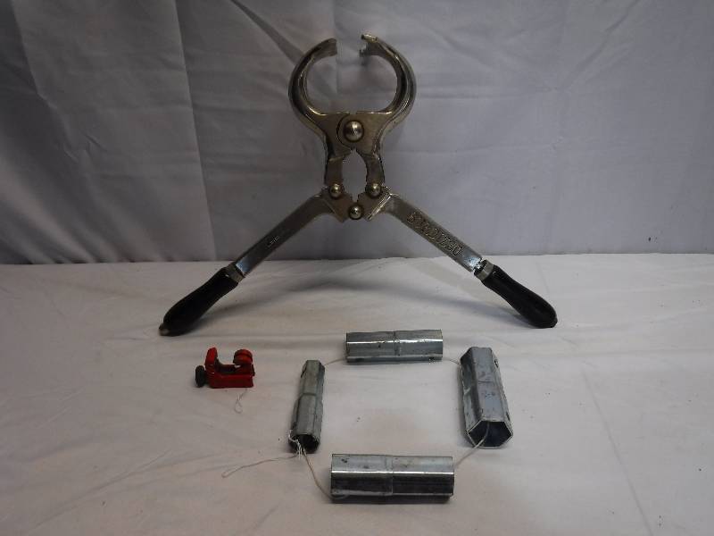 lot 1390 image: Pipe Cutter and more