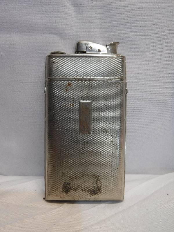 lot 1396 image: Unique lighter cigarette case