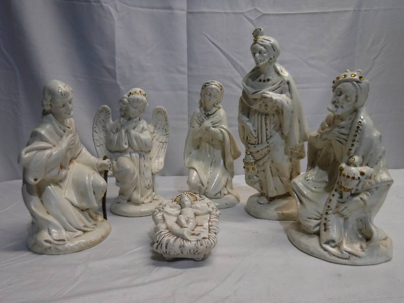 lot 1406 image: Ceramic Nativity set