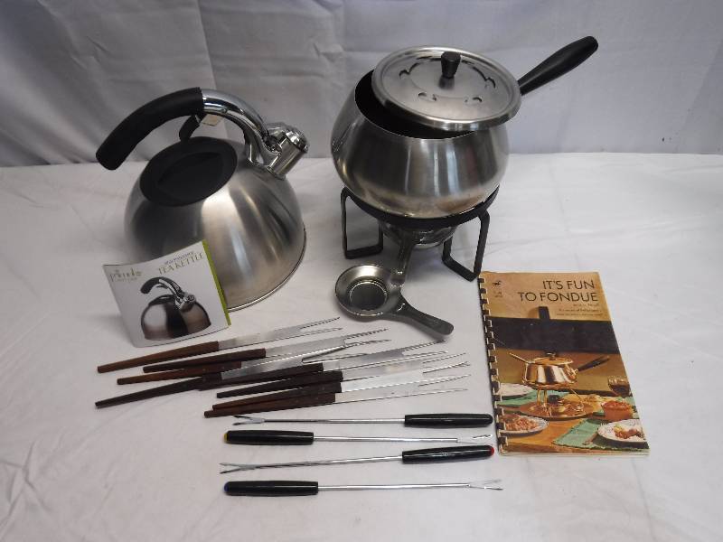 lot 1407 image: Tea Kettle and fondue set