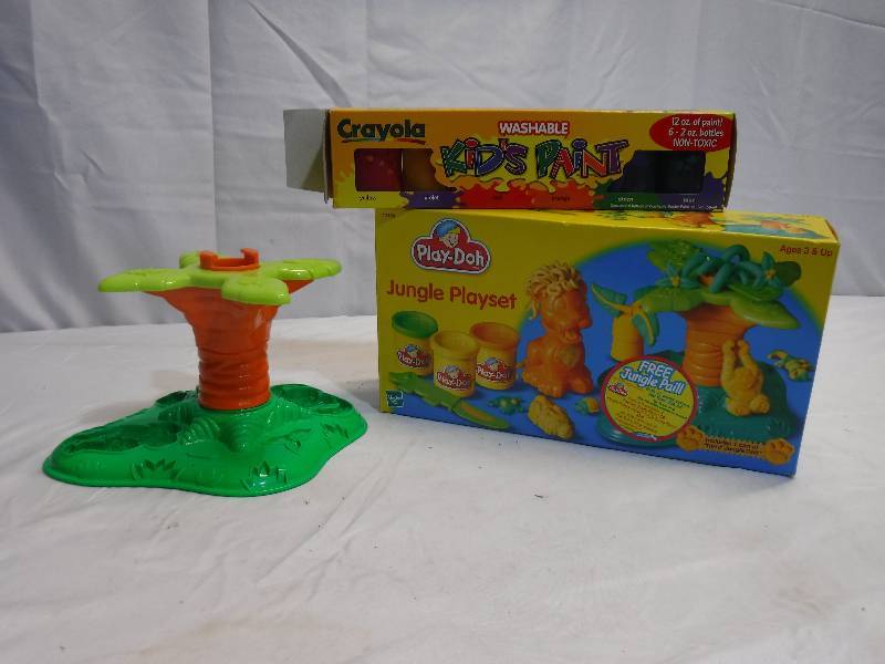 lot 1411 image: Pay Doh Jungle set and paint set