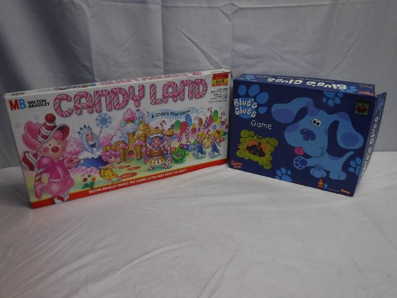 lot 1414 image: Candy land and Blues Clues games