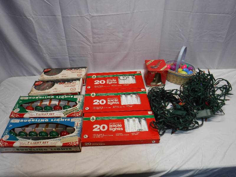 lot 1421 image: Mixed lot of Christmas lights and an Eater egg lot