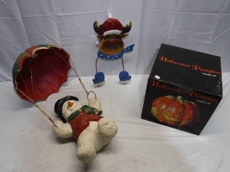 lot 1422 image: Snowman, moose and pumpkin lot