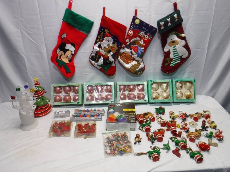lot 1423 image: Stockings, bulbs and mini ornaments Christmas lot