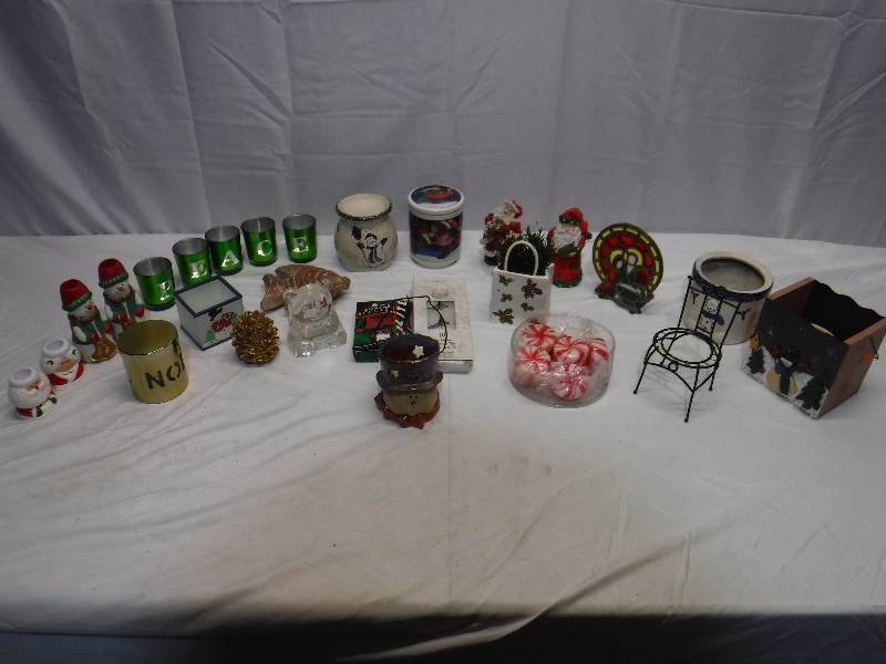 lot 1425 image: Large Christmas lot, candle holders and more