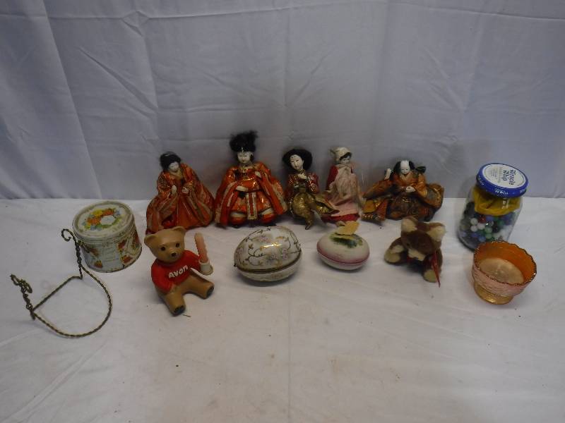 lot 1439 image: Asian dolls,egg shaped trinket boxes and more