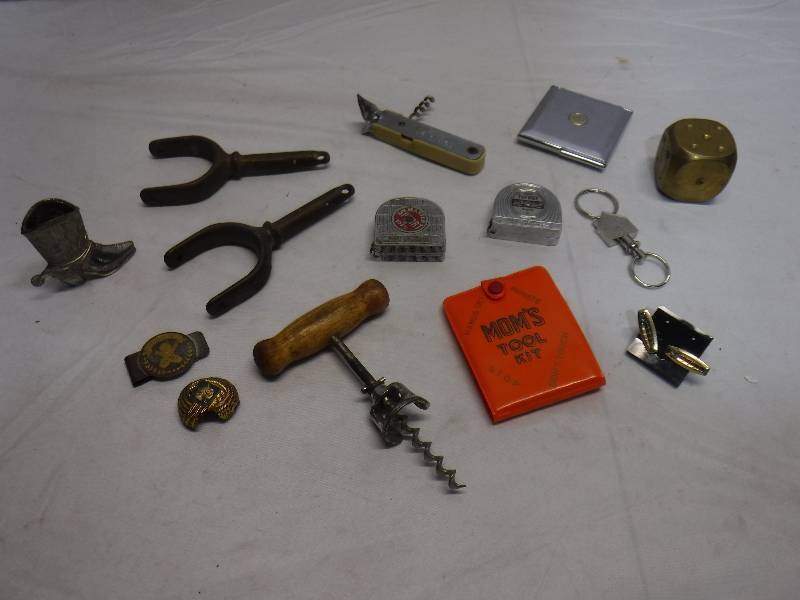 lot 1447 image: Boat ore hardware, tape measures, corkscrew and more