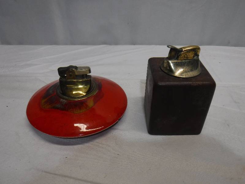 lot 1450 image: 2 table top lighters