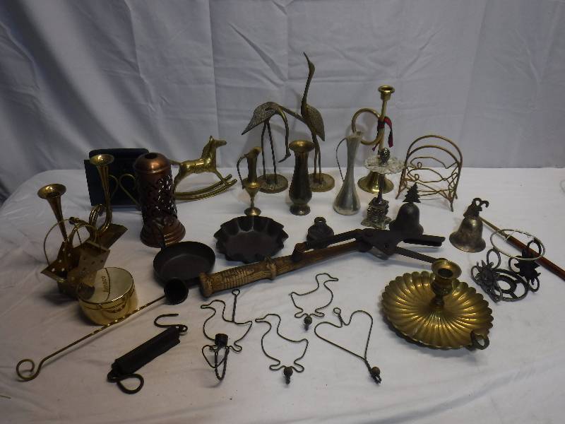 lot 1443 image: Napkin holders, bells, candle holders, vases and more