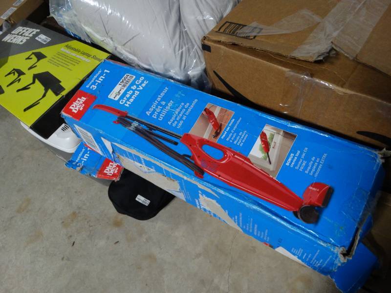 lot 19004 image: Dirt Devil 3 in 1 Grab and go hand vac