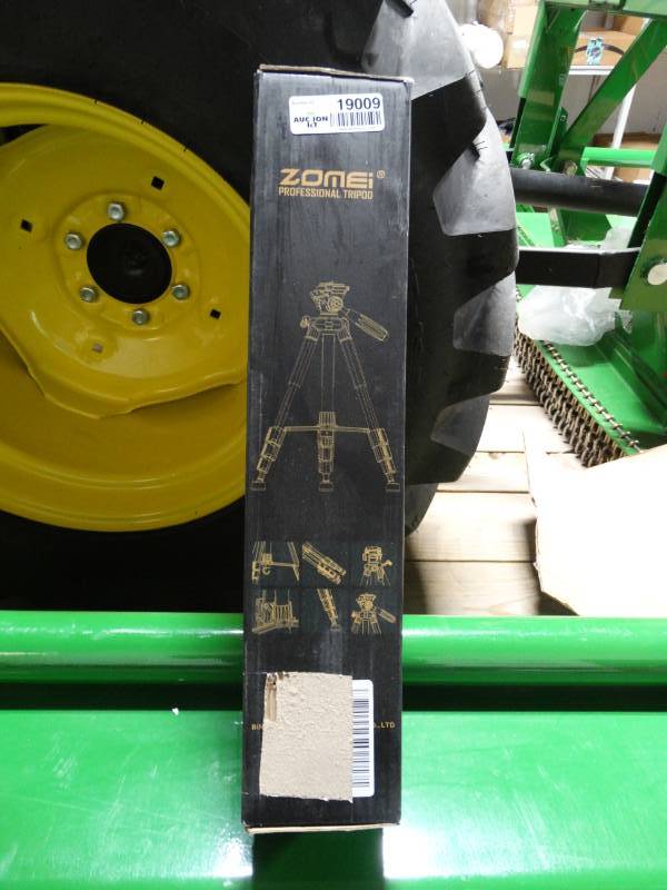lot 19009 image: Zomei professional tripod