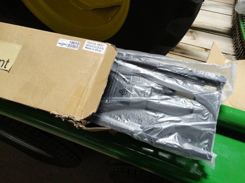 lot 19010 image: Emount curvedflat tv mount