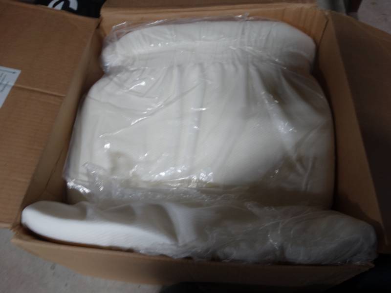 lot 19013 image: Bed edge memory foam wedge pillow