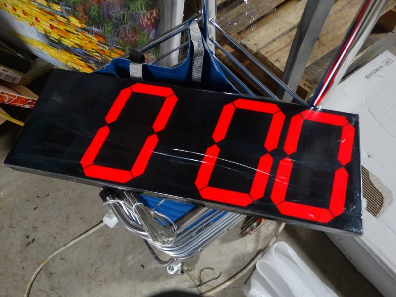 lot 19020 image: LED 3D clock