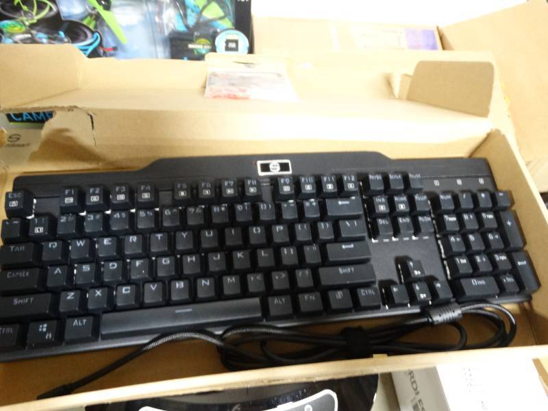 lot 19024 image: UtechSmart Mercury full size backlit illuminated wirelesswired mechanical gaming keyboard