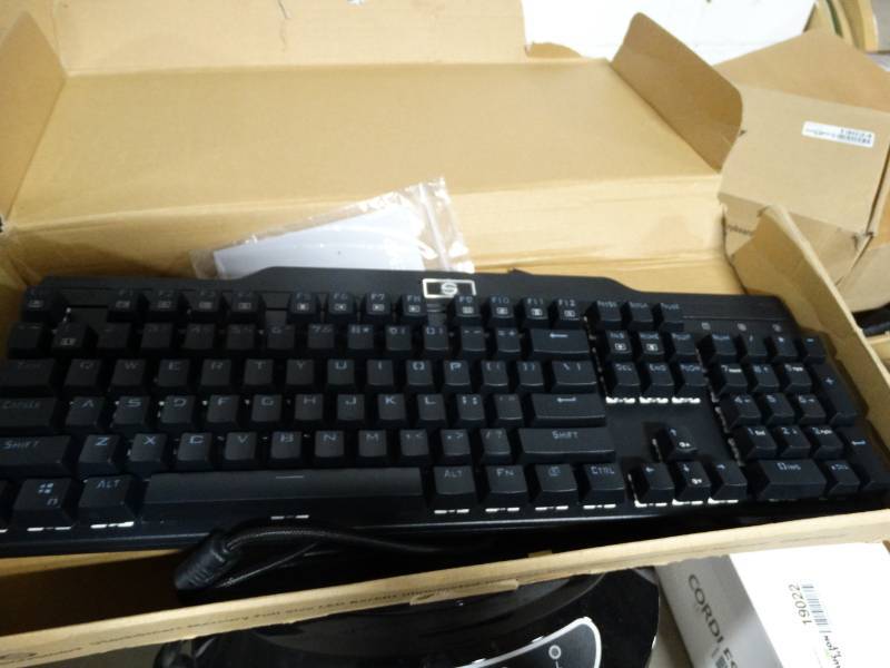 lot 19025 image: UtechSmart Mercury full size backlit illuminated wirelesswired mechanical gaming keyboard