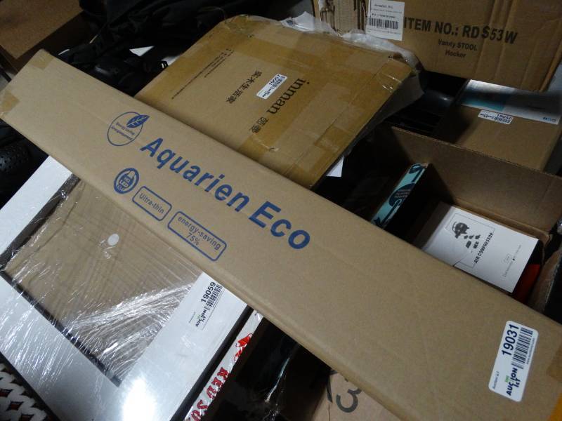 lot 19031 image: Aquarien Eco LED fixture