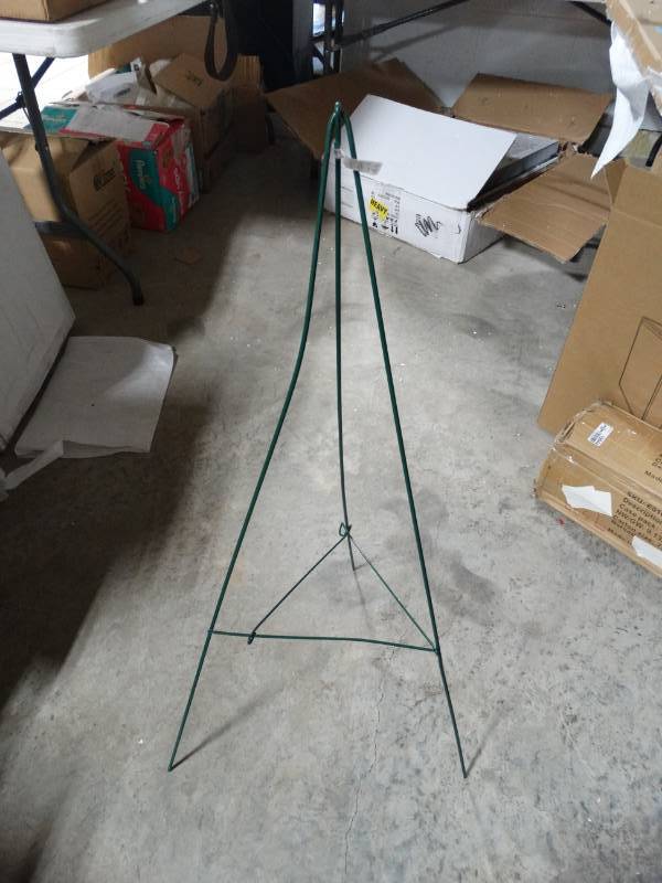 lot 19034 image: Plant stand