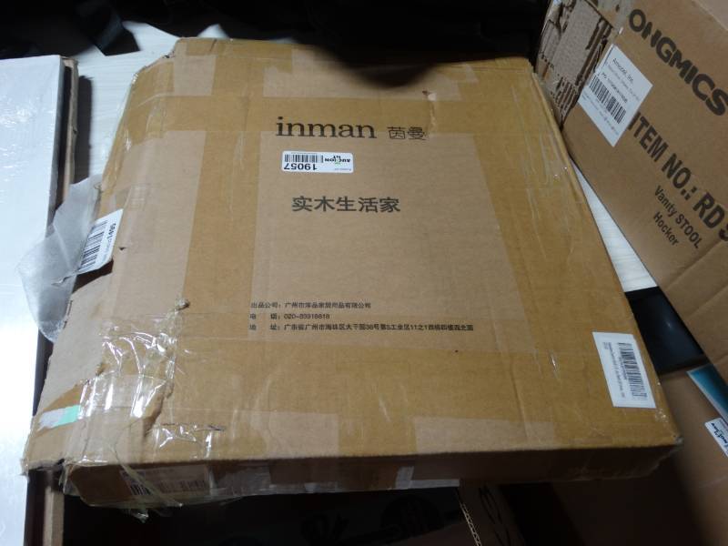 lot 19057 image: Corner shelf