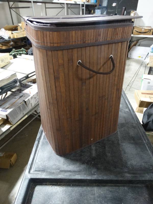 lot 19063 image: Clothes hamper