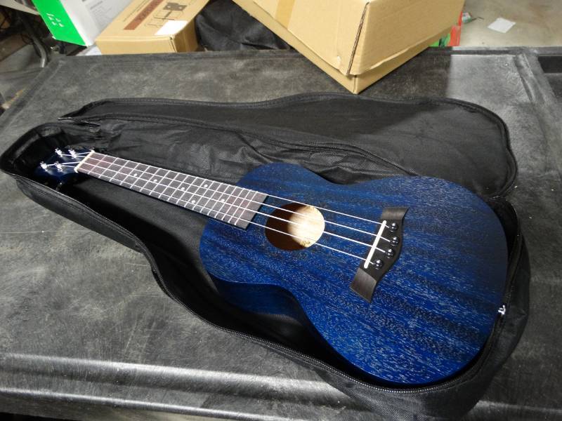 lot 19064 image: Small childs guitar in case