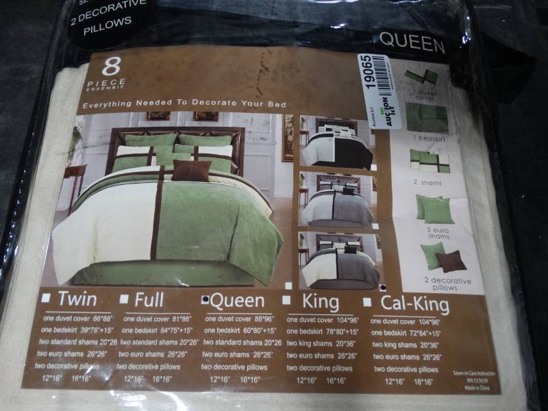 lot 19065 image: 8 piece queen bed set