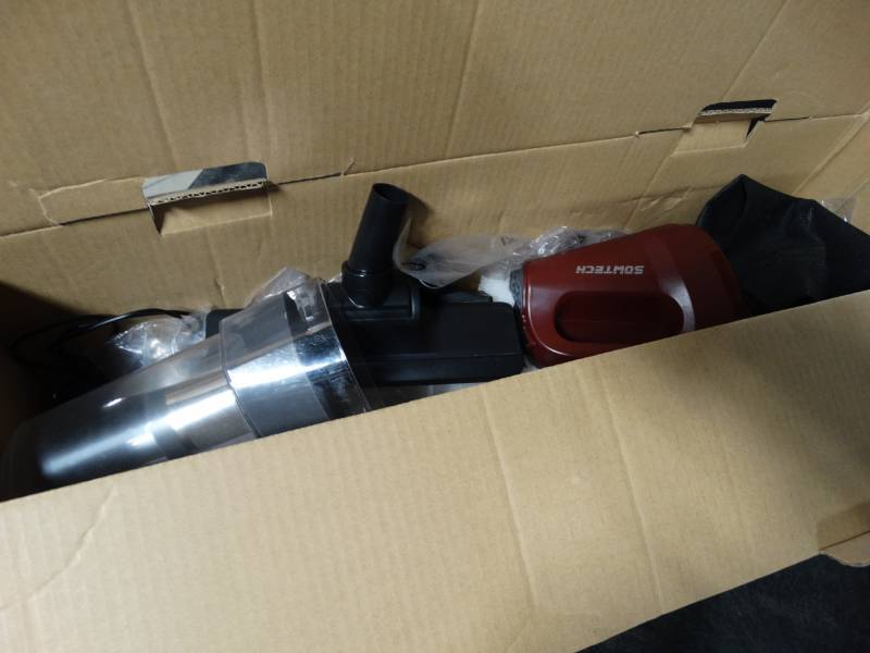 lot 19067 image: Cordless stick vacuum cleaner