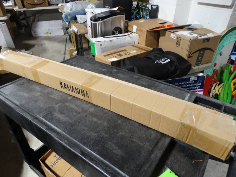 lot 19069 image: Curtain rods