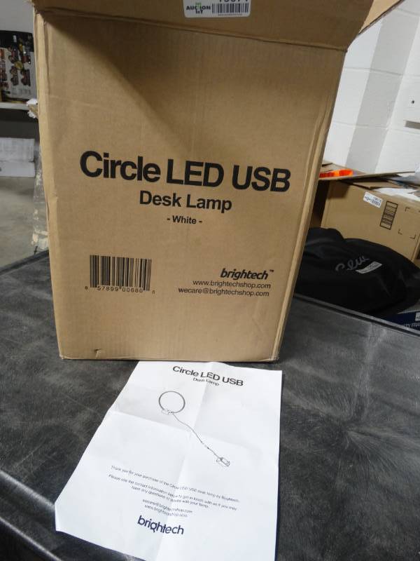 lot 19071 image: Circle LED usb desk lamp