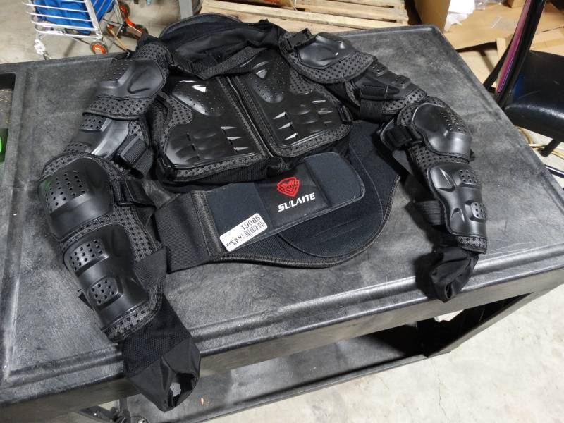 lot 19086 image: Motorcycle protector