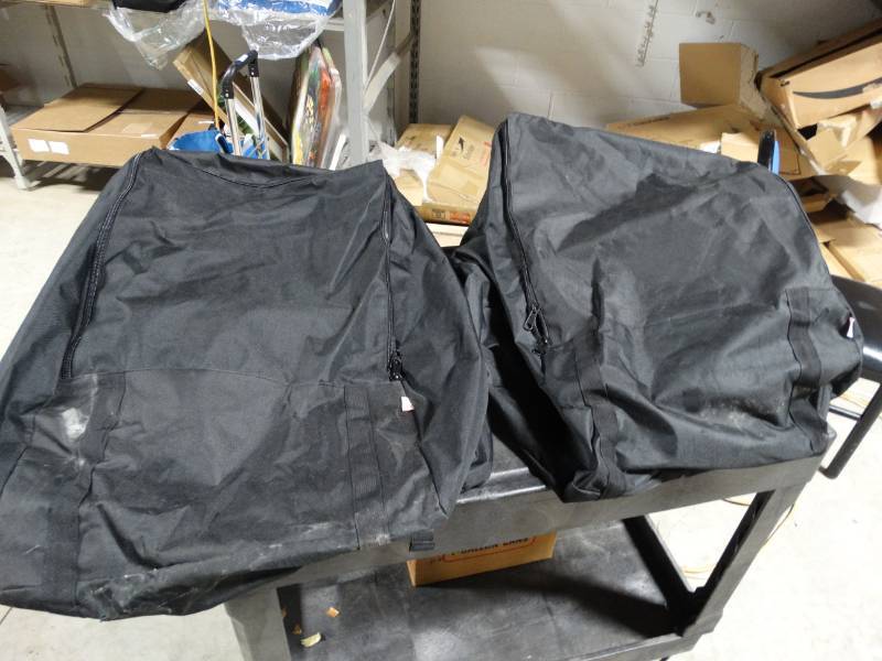 lot 19088 image: 2 duffle bags