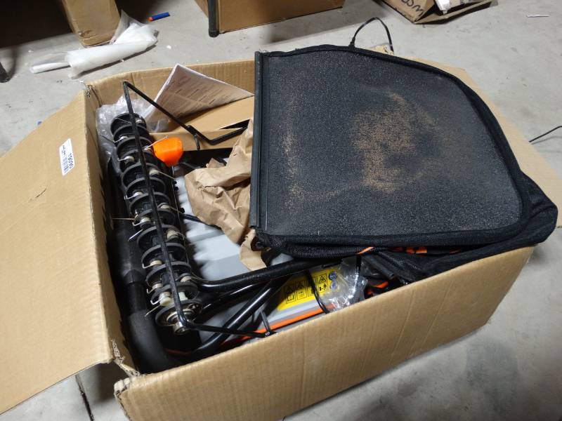 lot 19090 image: VonHaus dethatcher