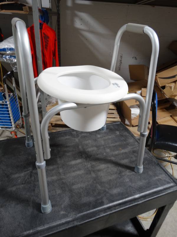 lot 19093 image: Elevated toilet seat w rail