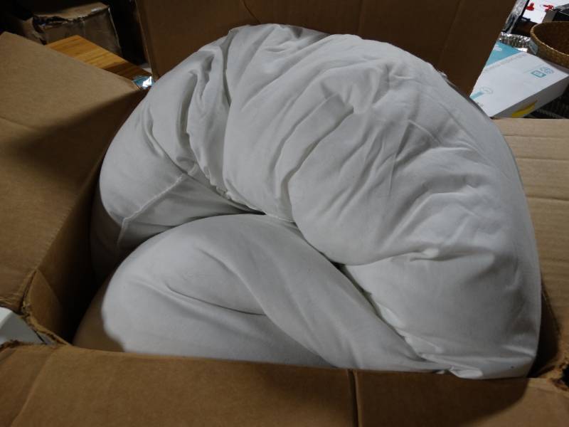 lot 19095 image: Comfort-U total support body pillow