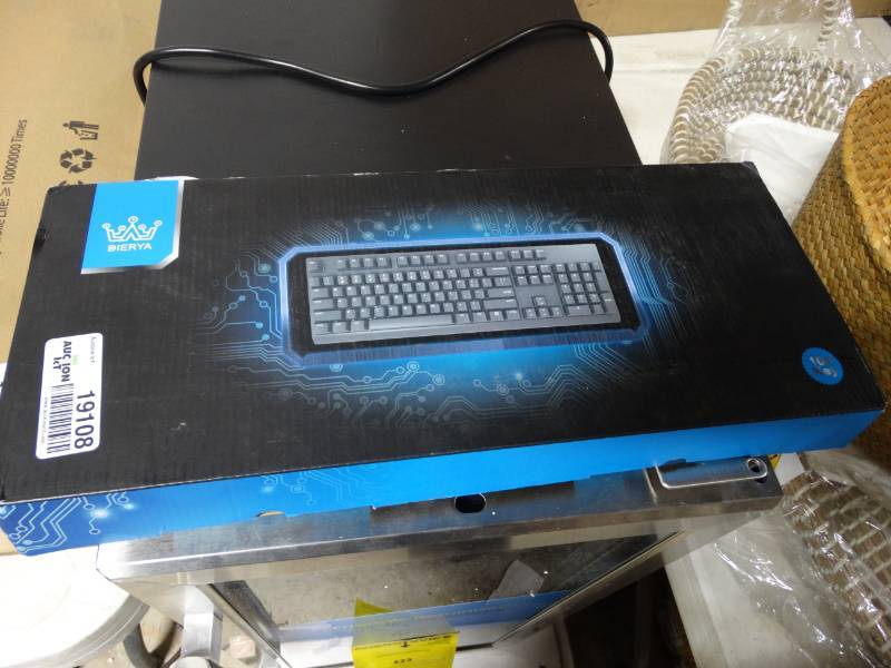 lot 19108 image: Dierya lighted gaming keyboard