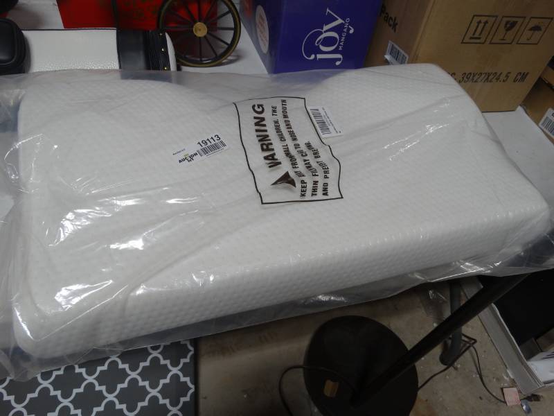 lot 19113 image: Memory foam pillow