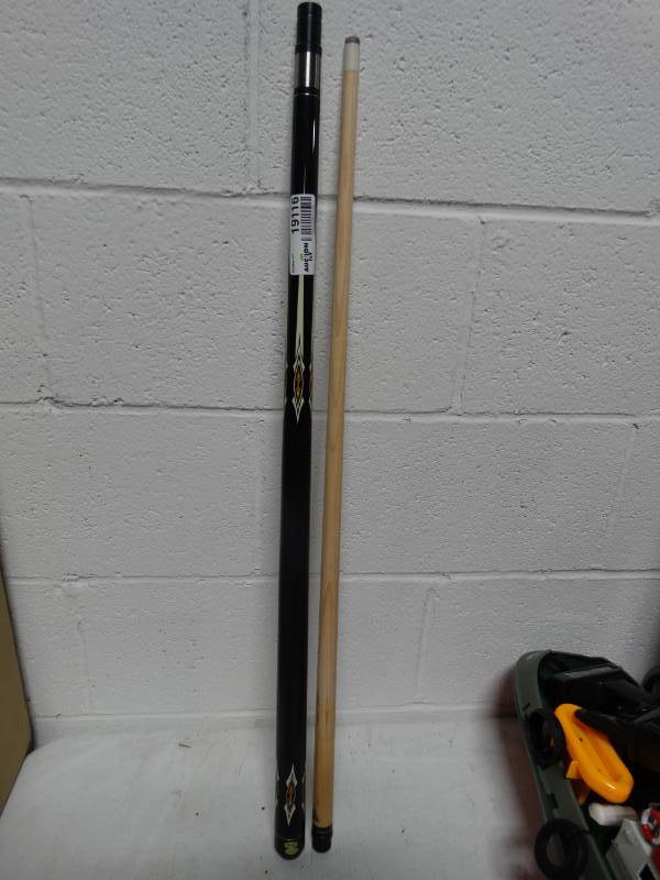 lot 19116 image: Cuesoul pool cue w joint protectors