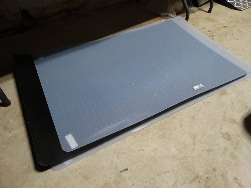 lot 19131 image: 3 office chair mats