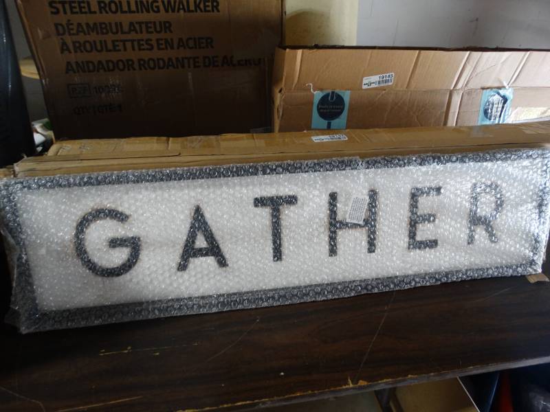 lot 19148 image: Wooden decor