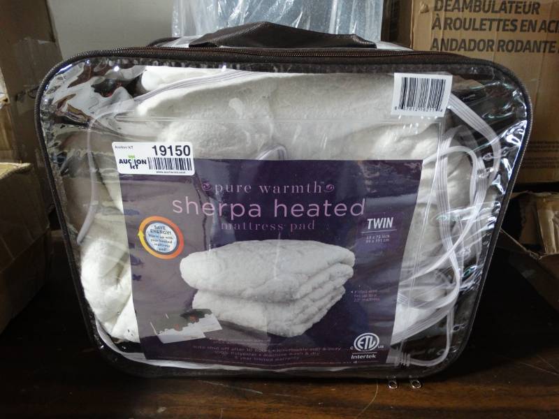 lot 19150 image: Sherpa heated mattress pad