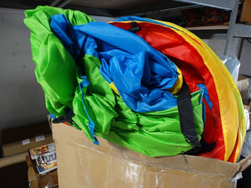 lot 19153 image: Play tent set