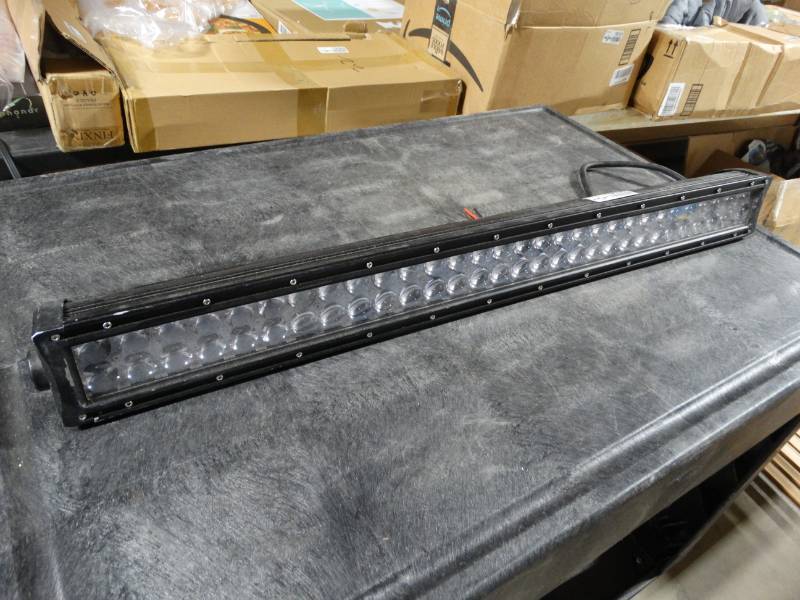 lot 19160 image: Light bar