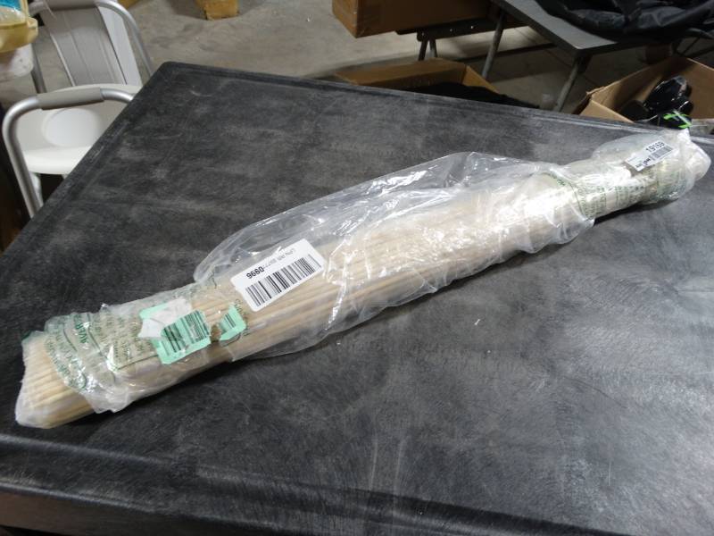 lot 19169 image: Lot of wooden skewers