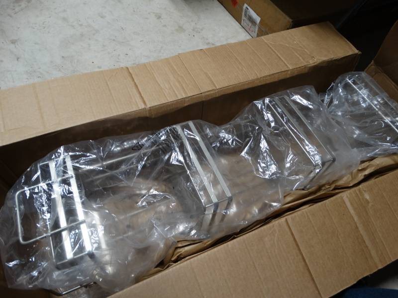 lot 19170 image: Shower rack