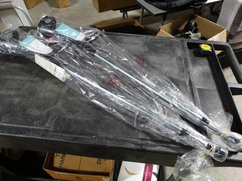 lot 19171 image: Pair of forearm crutches