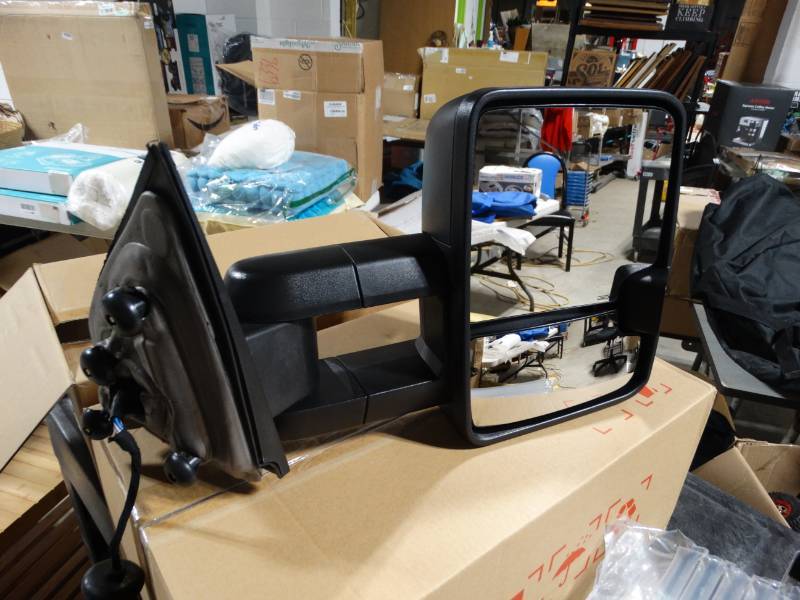 lot 19186 image: Pair of tow mirrors