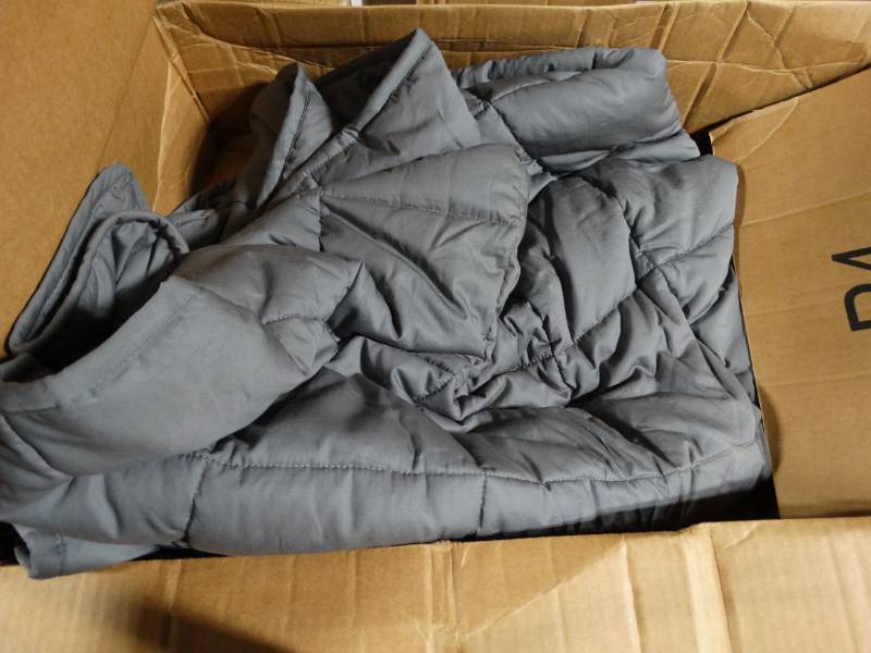 lot 19194 image: Weighted blanket
