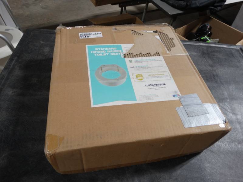 lot 19195 image: Standard hinged raised toilet seat